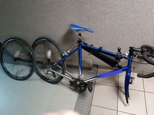 Policjanci zatrzymali złodzieja roweru i odzyskali skradziony jednoślad – funkcjonariusze ponownie apelują do właścicieli rowerów o ich odpowiednie zabezpieczanie przed kradzieżami!