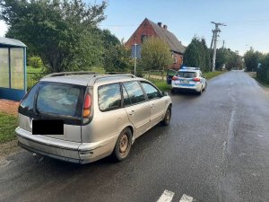 Policjanci Ogniwa Ruchu Drogowego zatrzymali nietrzeźwego kierowcę, który wyprzedzał na przejściu dla pieszych.