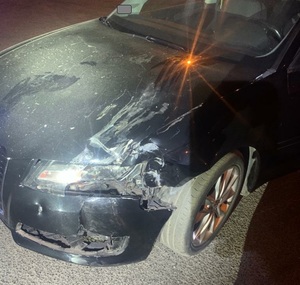 Audi uszkodzone w zderzeniu z motocyklem