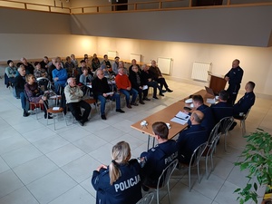 Uczestnicy w trakcie debaty społecznej w Cieszkowie