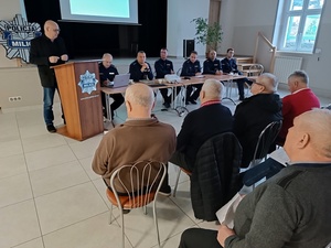 Uczestnicy w trakcie debaty społecznej w Cieszkowie