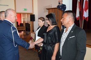Wyróżnienia odbierają pracownicy cywilni Komendy Powiatowej Policji w Miliczu