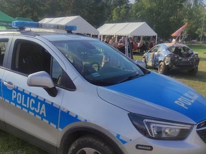 Dzielnicowy w trakcie spotkania z mieszkańcami sołectwa Kaszowo