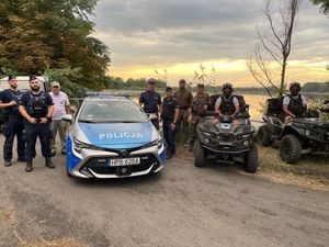 zdjęcie wszystkich służb na tle wykorzystanych pojazdów