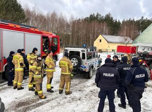 na zdjęciu miejsce tymczasowej zbiórki osób biorących udział w poszukiwaniach