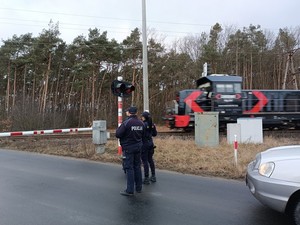 Wspólne działania policjantów i funkcjonariuszy SOK na obszarach kolejowych