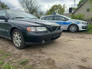 Samochód bez tablicy rejestracyjnej