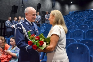 Zaproszeni goście składają życzenia Komendantowi Powiatowemu Policji w Miliczu