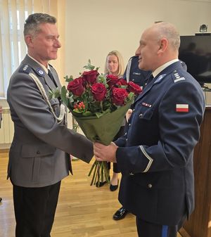 na zdjęciu funkcjonariusze milickiej komendy