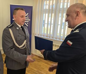na zdjęciu funkcjonariusze milickiej komendy