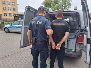 Wielkanocne święta spędzą niestety za więziennym murem – policjanci zatrzymali kolejnych dwóch poszukiwanych mężczyzn