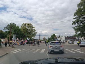 Policjanci w trakcie zabezpieczenia marszu