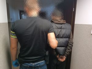 Policjanci zatrzymali kolejnych dwóch poszukiwanych mężczyzn