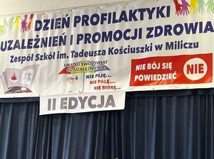 Stop uzależnieniom – szkolny piknik z udziałem policyjnego profilaktyka