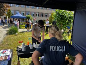 Policjantka w trakcie spotkania z młodzieżą