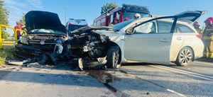 Czołowe zderzenie na ulicy Trzebnickiej w Miliczu – dwie osoby trafiły do szpitala