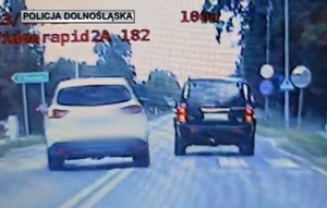 Rażące naruszenie przepisów ruchu drogowego. 45-latka zatrzymana przez trzebnickich policjantów
