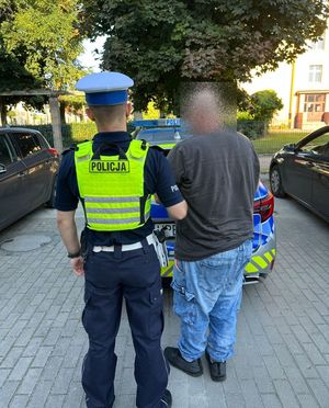 mężczyzna zatrzymany przez policjantów