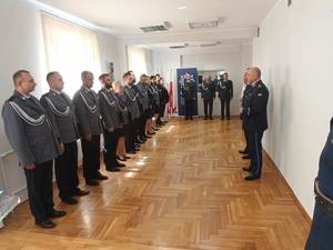 Komendant Powiatowy Policji w Miliczu składa gratulacje awansowanym policjantom