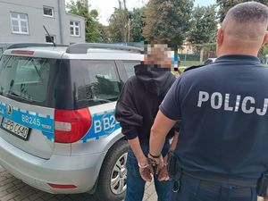 Policjant z zatrzymanym 55-latkiem