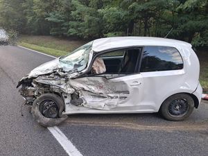 Uszkodzony pojazd biorący udział w wypadku drogowym