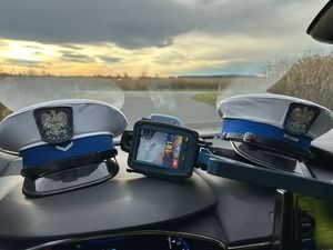 Wnętrze policyjnego radiowozu