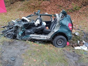 Śmiertelny wypadek na „prostej skoroszowskiej” – policjanci ponownie apelują o ostrożność i rozwagę na drodze