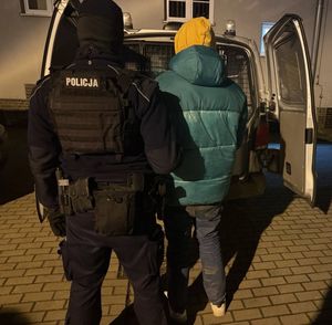 Zadzwonił po pomoc… a skończył w areszcie. Nietypowa interwencja w Krośnicach