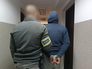 Policjanci zatrzymali kolejnych dwóch poszukiwanych mężczyzn – obaj trafili już za więzienne mury