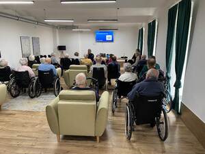 Spotkanie policjantki z seniorami w Krośnicach