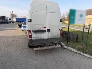 Bus, którym kierował mężczyzna mający cofnięte uprawnienia do prowadzenia pojazdów mechanicznych