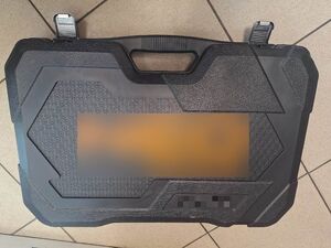 Odzyskana przez policjantów skrzynka narzędziowa pochodząca z kradzieży