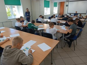 Uczestnicy turnieju w trakcie testu wiedzy