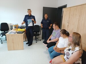Wizyta młodych gości w Posterunku Policji w Krośnicach