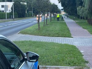 policjanci przy drodze krajowej