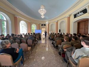 Policjantka w trakcie spotkania z uczniami Technikum Leśnego w Miliczu