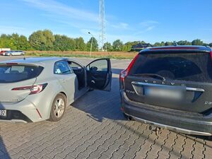 radiowóz i pojazd sprawcy