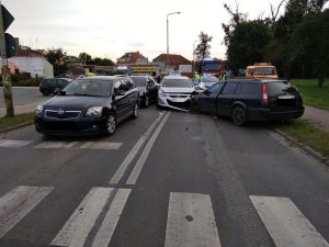 Zderzenie trzech samochodów osobowych na obwodnicy Milicza