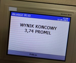 Wynik badania stanu trzeźwości zatrzymanego kierowcy Reanulta Clio