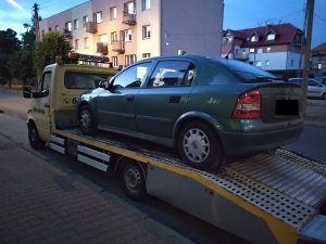 Opel Astra, którym kierował zatrzymany mężczyzna