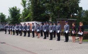 Zebrani na apelu policjanci i pracownicy cywilni