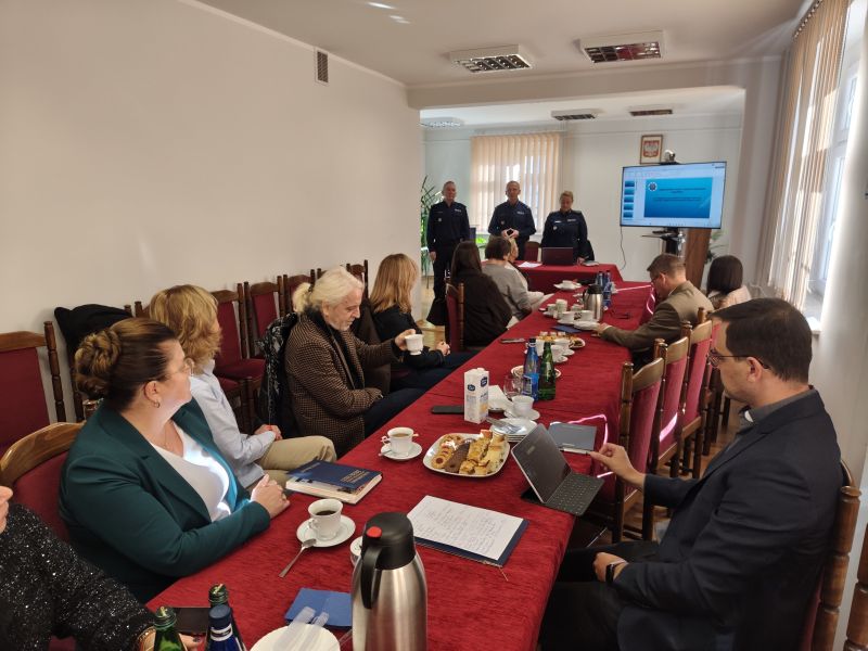 Spotkanie policji z dyrektorami szkół w powiecie milickim